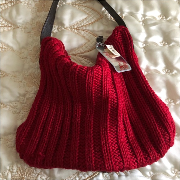 Small Red Cable knit shoulder bag with Fur Pom Poms Top handle Sweater Bag - Picture 3 of 11